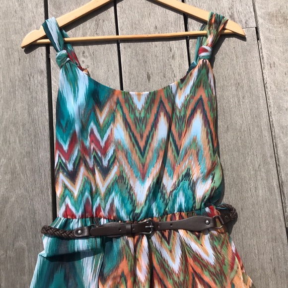 Sleeveless hi/low dress - Picture 2 of 4